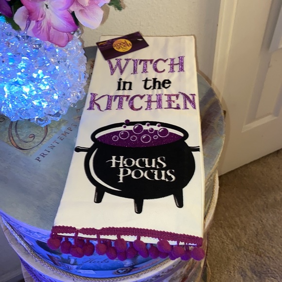 Hocus Pocus Kitchen Towels ~ 2 NWT - Picture 4 of 6